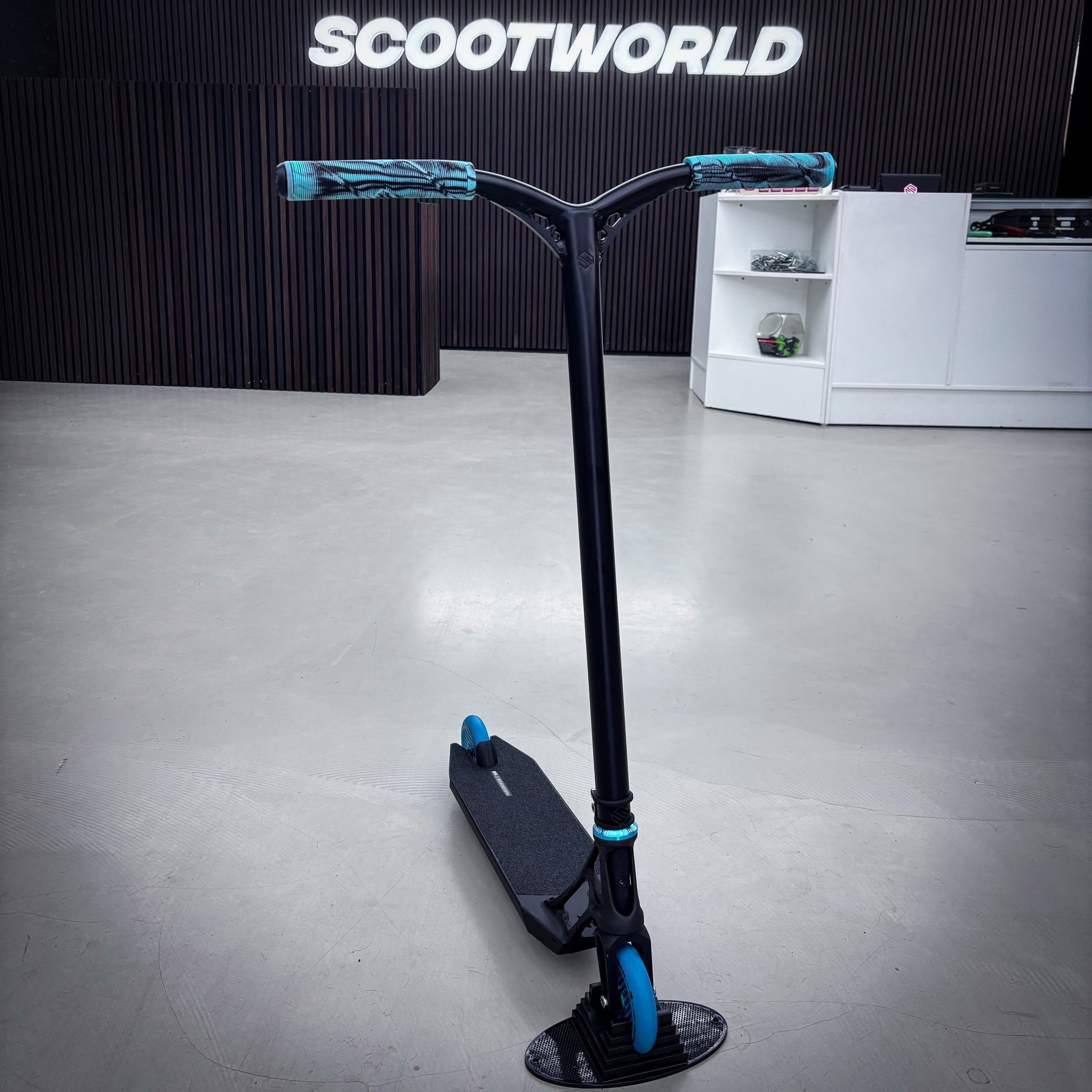 Striker Pandemonium Black/Teal Custom Build - Black/Teal-ScootWorld.dk