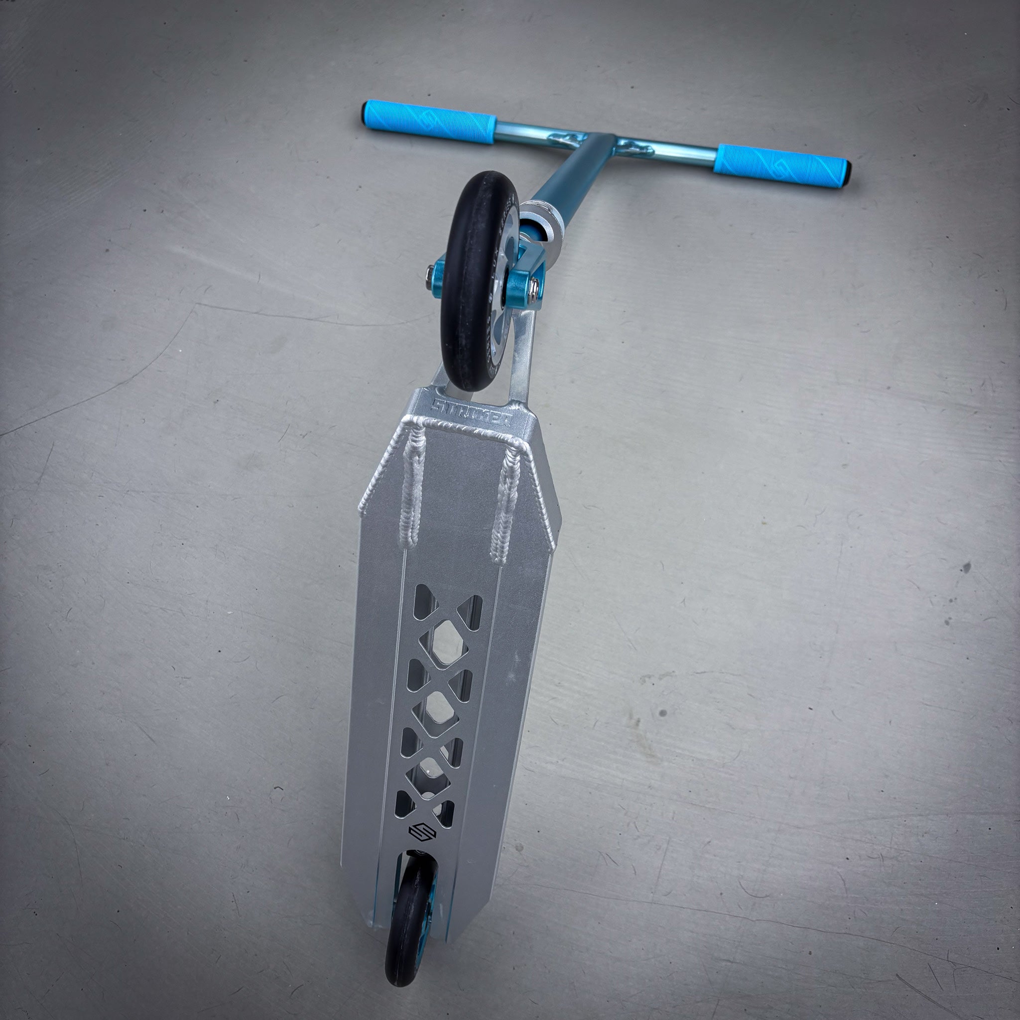 Striker Aether Silver/Teal Custom Build - Silver/Teal-ScootWorld.dk