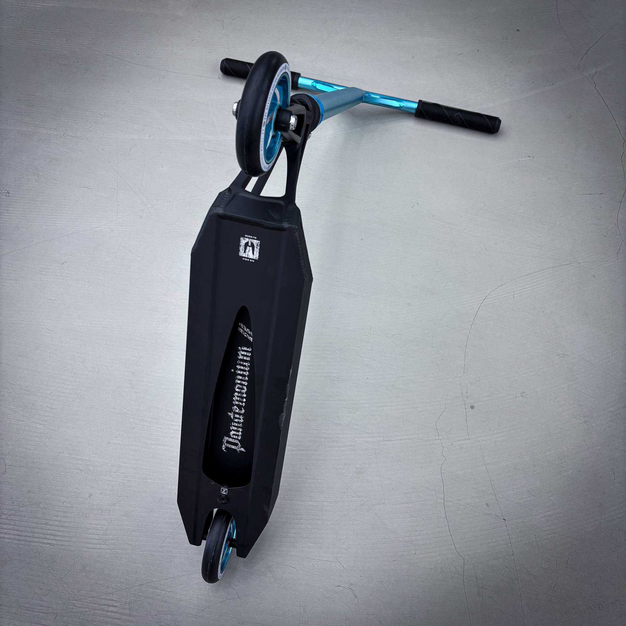 Striker Pande Black/Teal Custom Build - Black/Teal-ScootWorld.dk