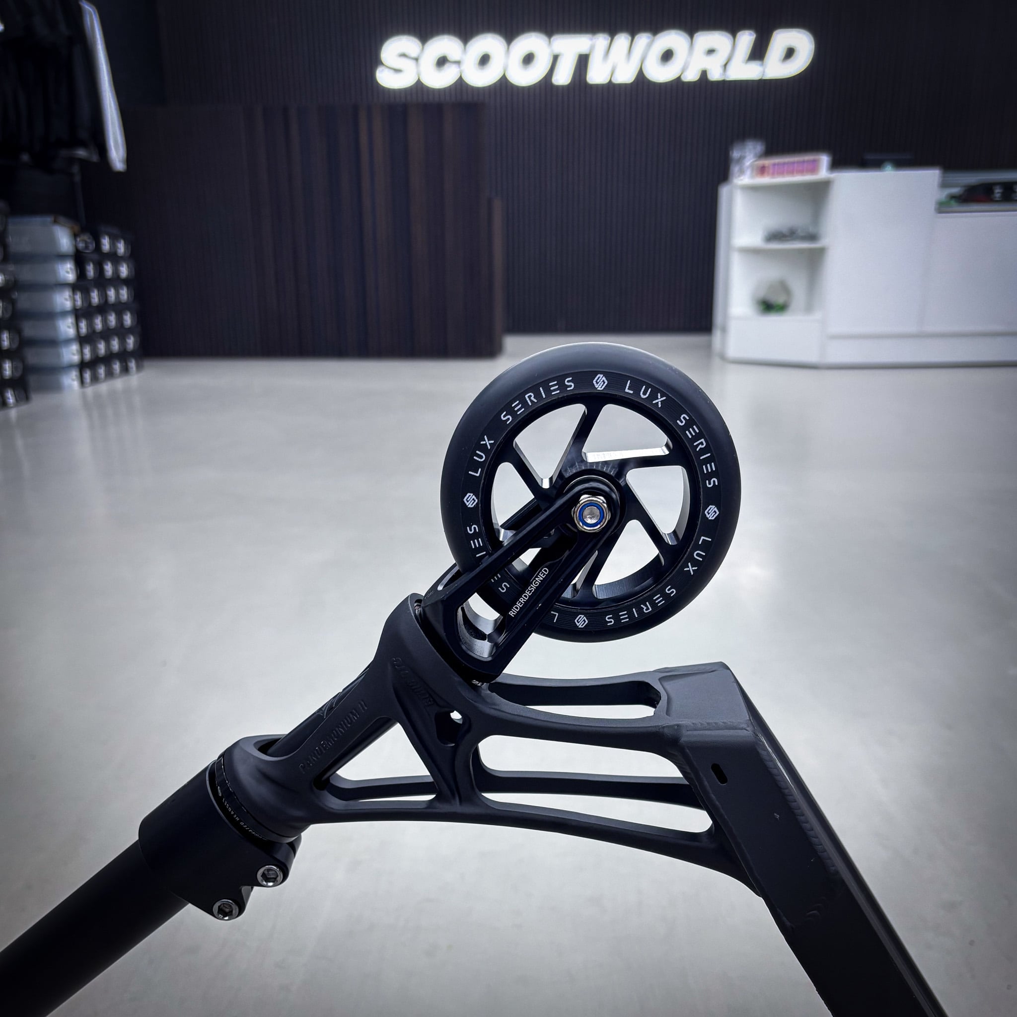 Striker Pande Black 500 Custom Build - Black-ScootWorld.dk