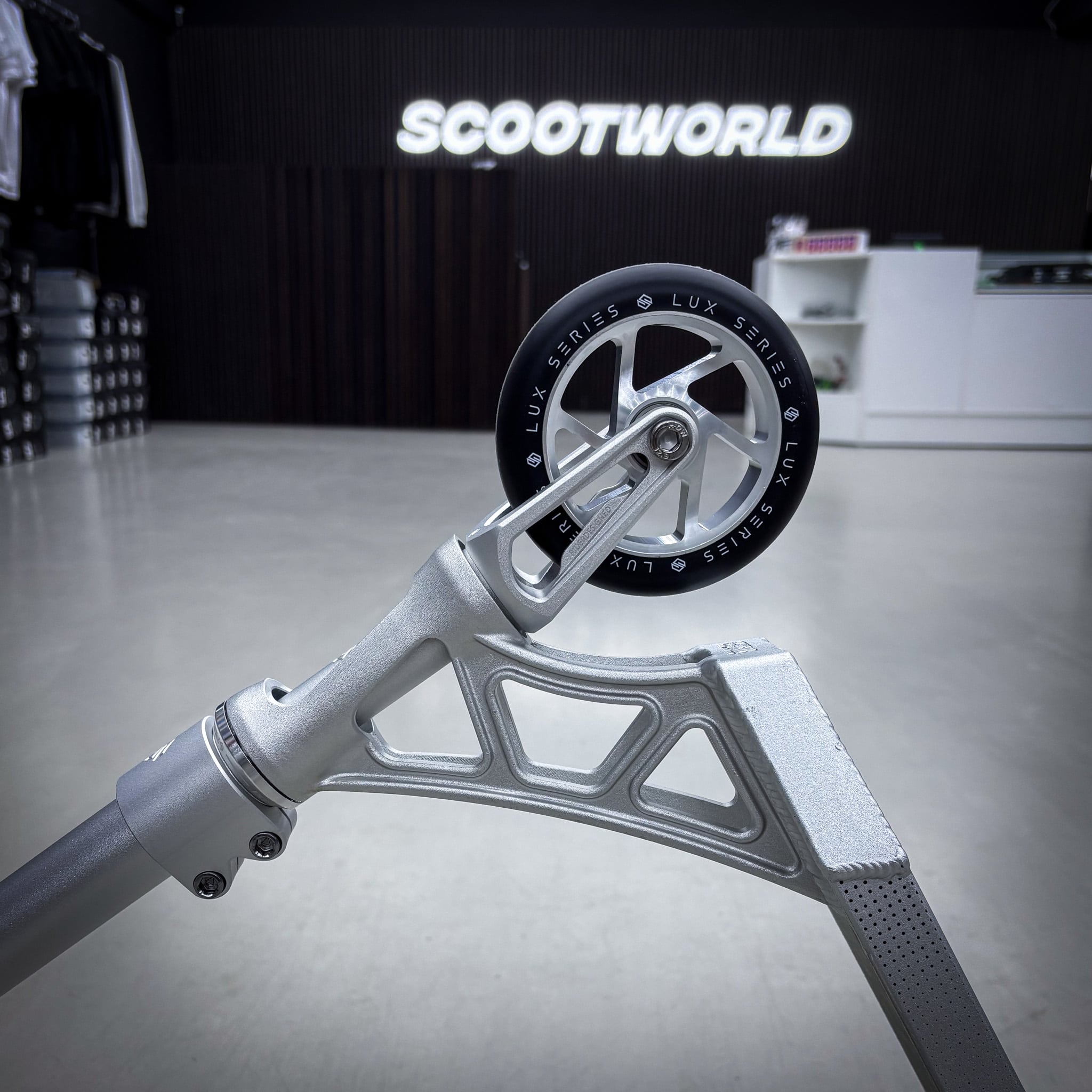 Striker Aether Silver Custom Build - Silver-ScootWorld.dk