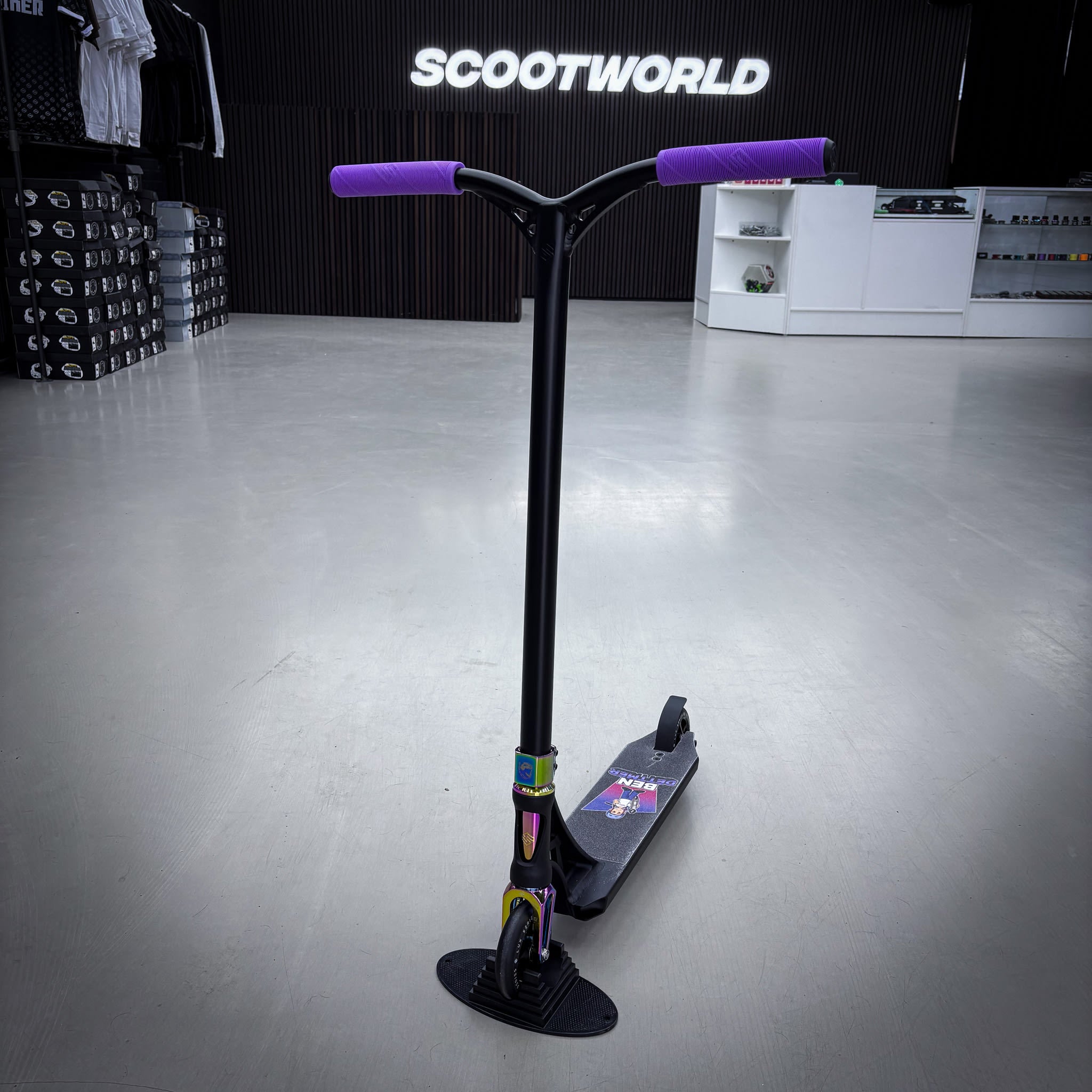 Striker Panda Freestyle Custom Build - Black/Rainbow-ScootWorld.dk