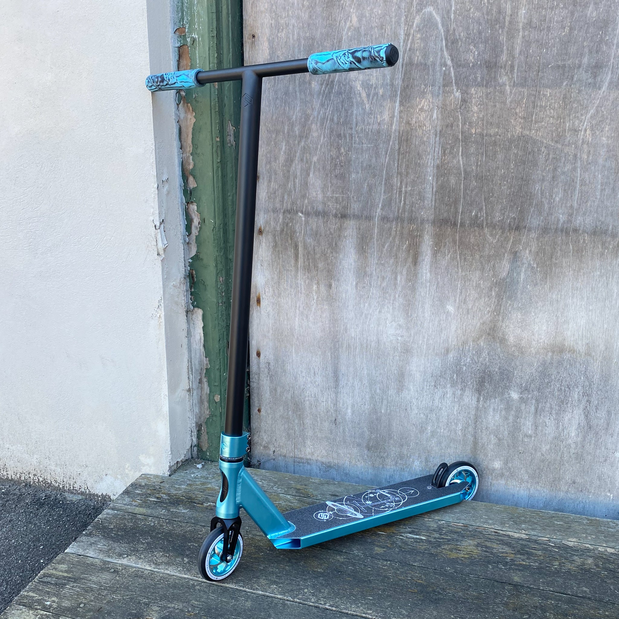 Striker Blue & Black Custom Build - Blue & Black-ScootWorld.dk