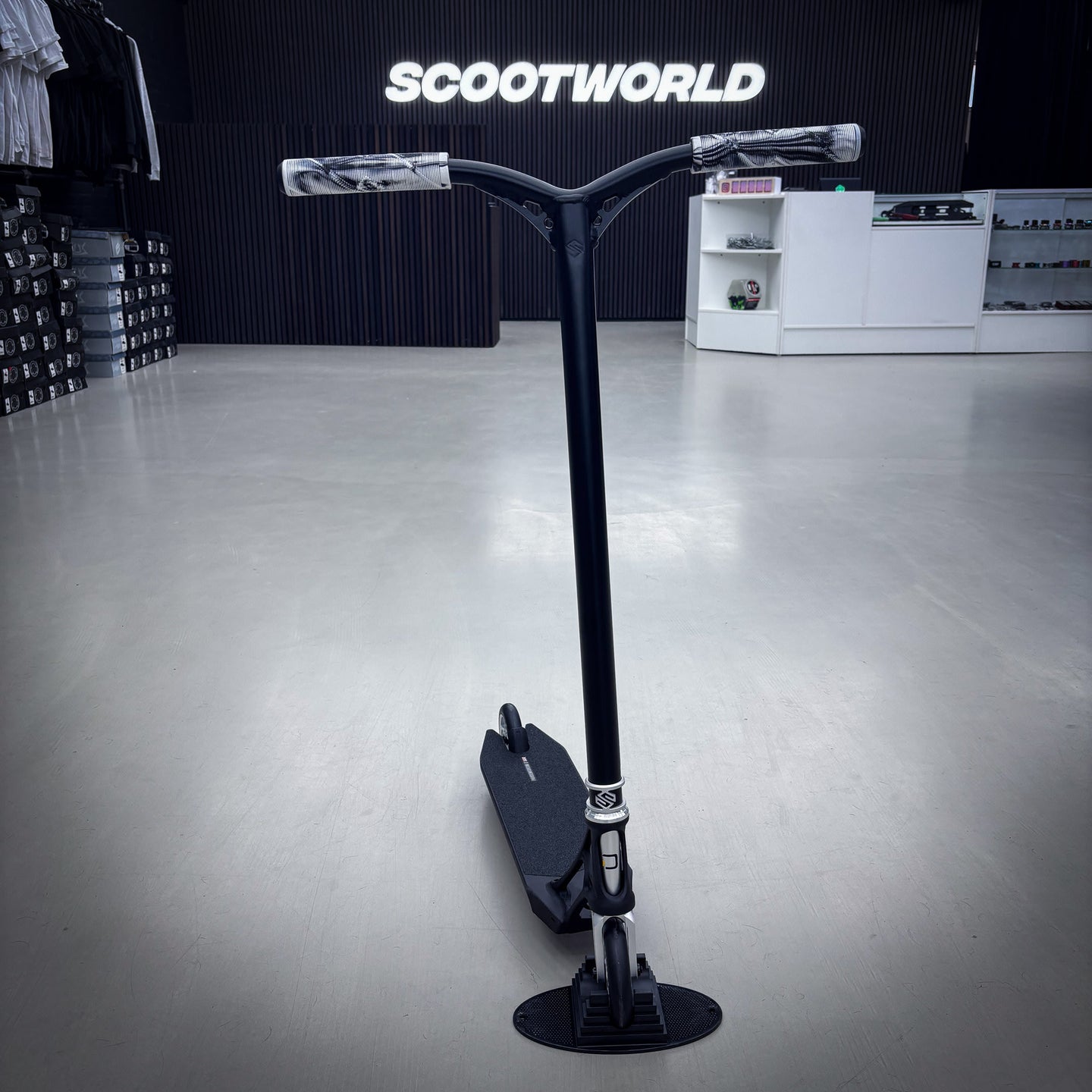 Striker Pande Black/Silver 500mm Custom Build - Black/Silver