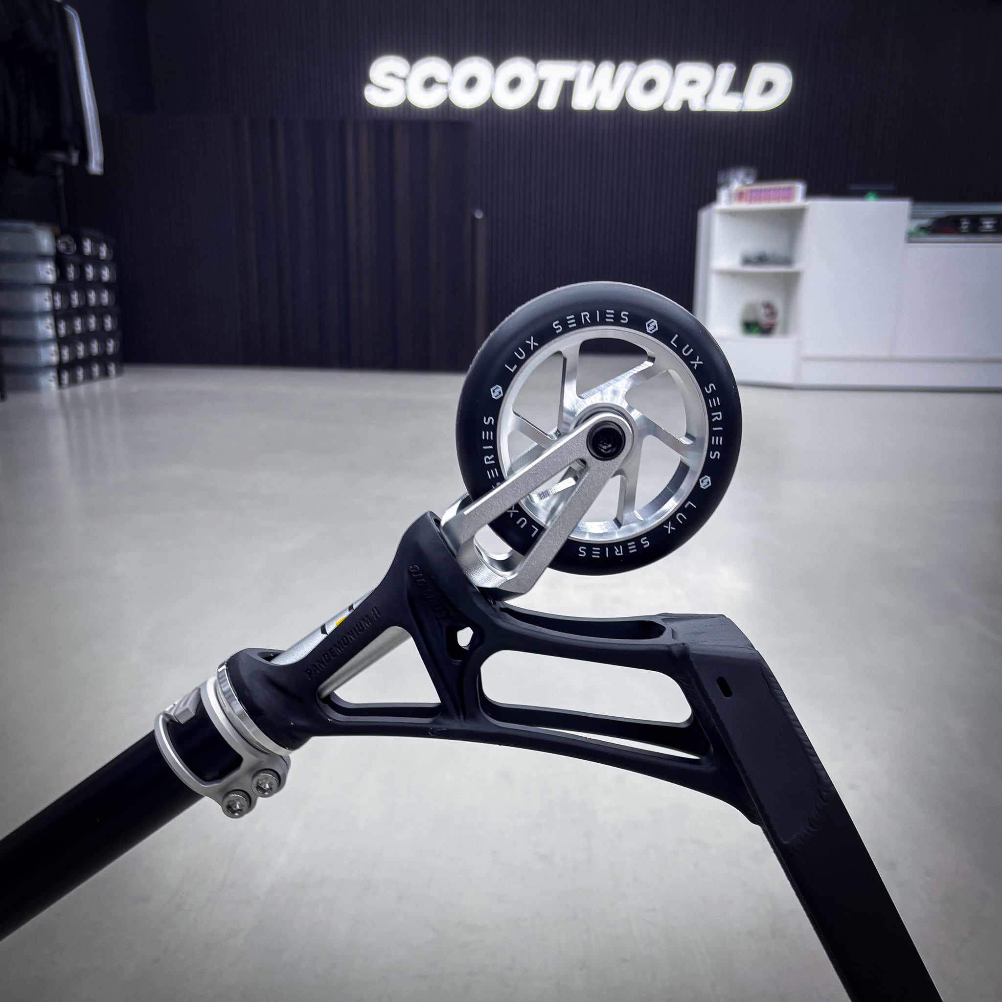 Striker Pande Black/Silver 460mm Custom Build - Black/Silver