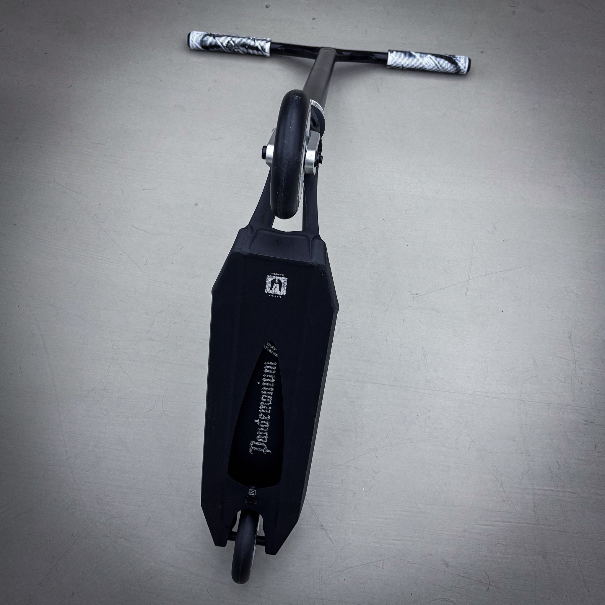 Striker Pande Black/Silver 460mm Custom Build - Black/Silver