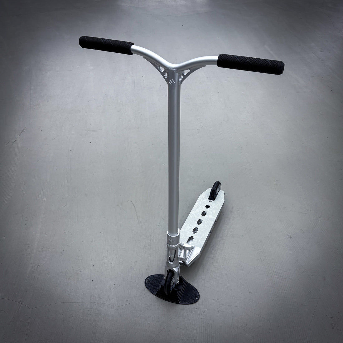 Striker Aether Silver Custom Build - Silver-ScootWorld.dk