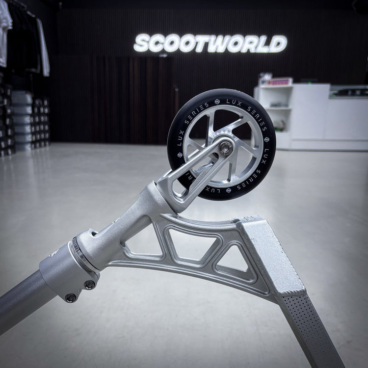 Striker Aether Silver Custom Build - Silver-ScootWorld.dk