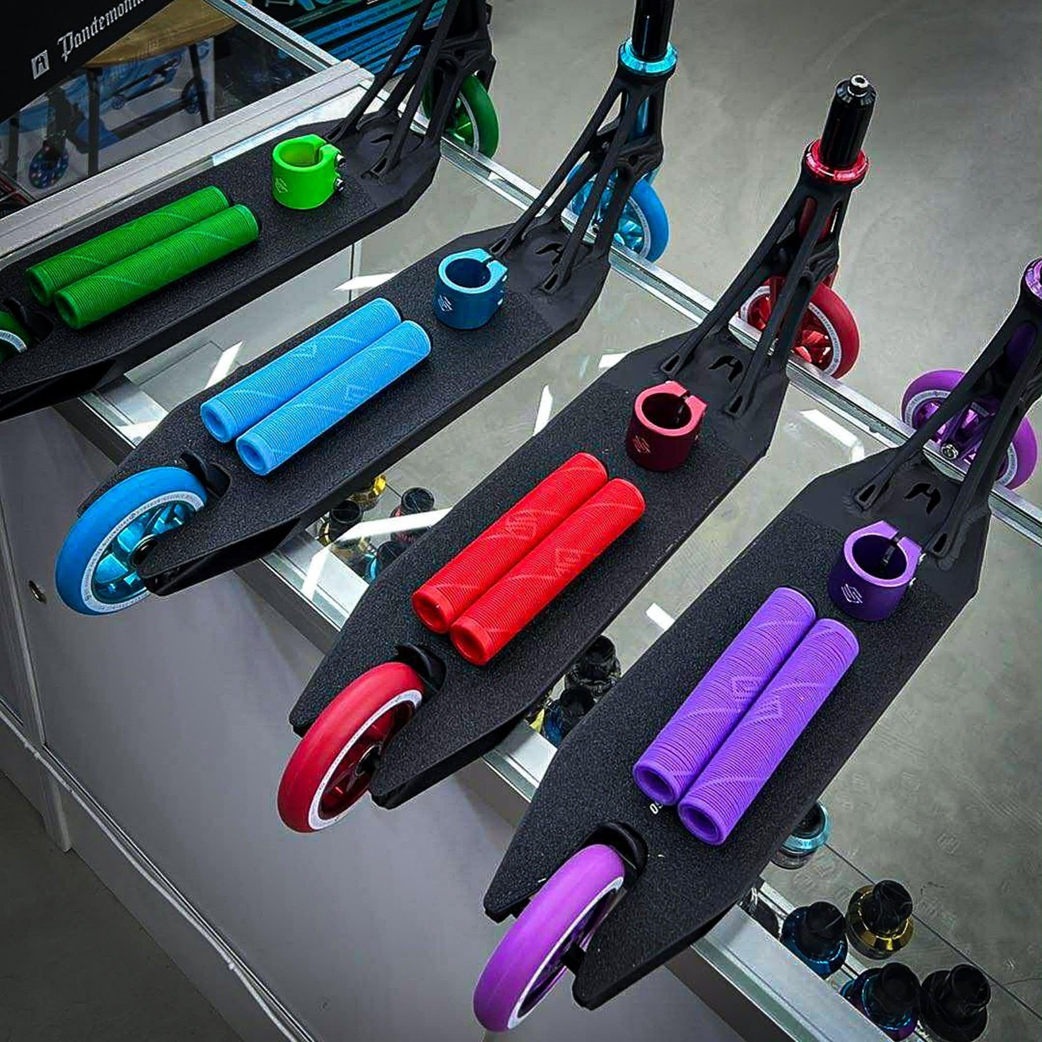 Striker Ethic Pande Custom Build - Black/Red-ScootWorld.dk